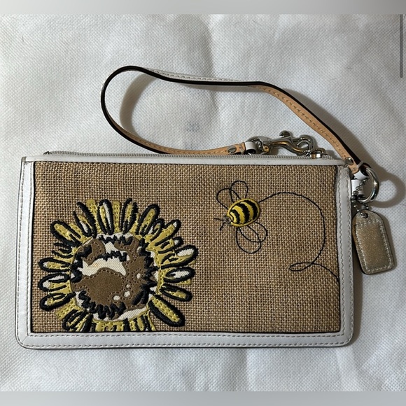 EUC Coach Vintage Wristlet - Bumblebee and Flower Burlap and Leather w/ Hang Tag - Picture 3 of 12